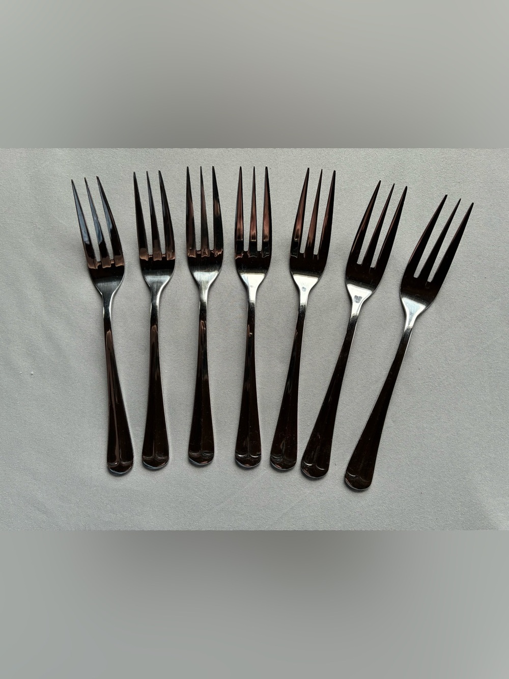 Reed & Barton Crest Dinner Forks Set of 7 Stainless Flatware Replacement